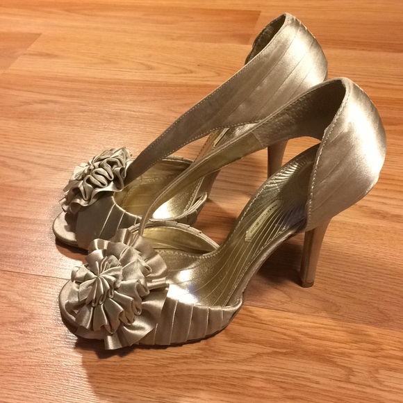 Maxstudio Elba Women Peep-Toe Canvas Cream Heels